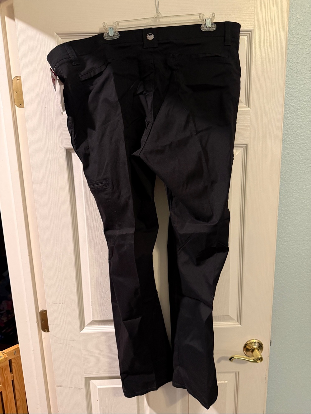NWT Wrangler Performance Zip Cargo Pants 42x30 Black Straight Fit UPF 50 - Picture 7 of 7